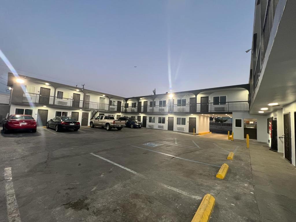 Lux Inn Los Angeles